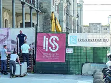 L’ingresso dell’Immaginario scientifico nel Magazzino 26 (foto Massimo Silvano)