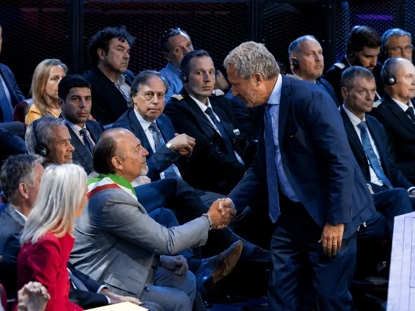 La stretta di mano fra Folgiero e Fasan. Fotoservizio Bonaventura
