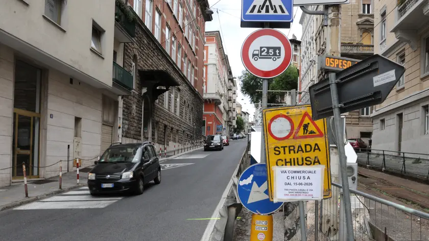 https://images.ilpiccolo.it/view/acePublic/alias/contentid/1rrptct9lc8en8w1mmz/0/copia-di-copy-of-piazza-casali-via-commerciale.webp?f=16%3A9&amp;w=840