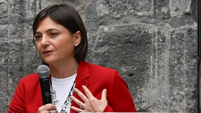 Porti, Serracchiani: “Mit teme i territori e li esclude dalla riforma”