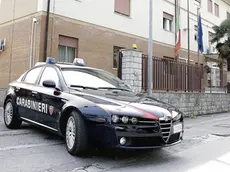 Una gazzella dei carabinieri che esce dalla stazione di via Sant’Anna (foto Bonaventura)