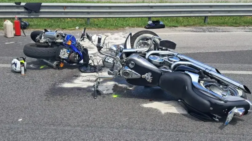Le due motociclette coinvolte nell’incidente a Pradamano (foto Petrussi)