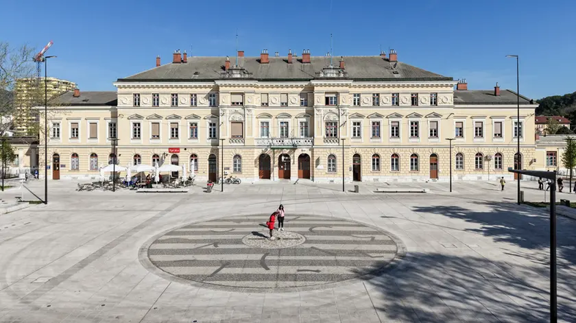 https://images.ilpiccolo.it/view/acePublic/alias/contentid/1rt5l9zeawo1f7abhux/0/copia-di-copy-of-gorizia-confine-lungo-piazza-transalpina-tib.webp?f=16%3A9&amp;w=840