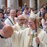 Il vescovo Trevisi a San Giusto per l’ordinazione degli ultimi due sacerdoti (foto Silvano)
