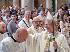 Il vescovo Trevisi a San Giusto per l’ordinazione degli ultimi due sacerdoti (foto Silvano)