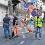 Le operazioni di allestimento del cantiere e della segnaletica (fotoservizio Massimo Silvano)