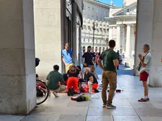 Le operazioni di soccorso in piazza della Borsa (foto Bruni)