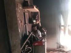 Gli interni dell'abitazione distrutta dalle fiamme (Foto Elena Perchini)