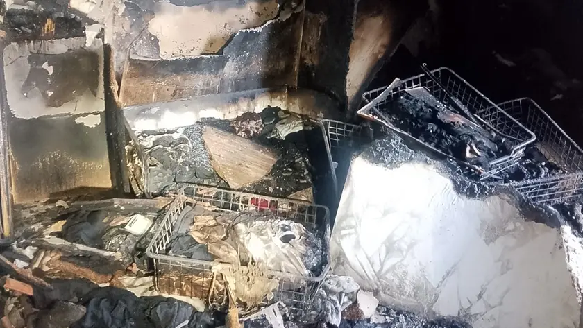 Ciò che resta di una delle stanze distrutte dall'incendio