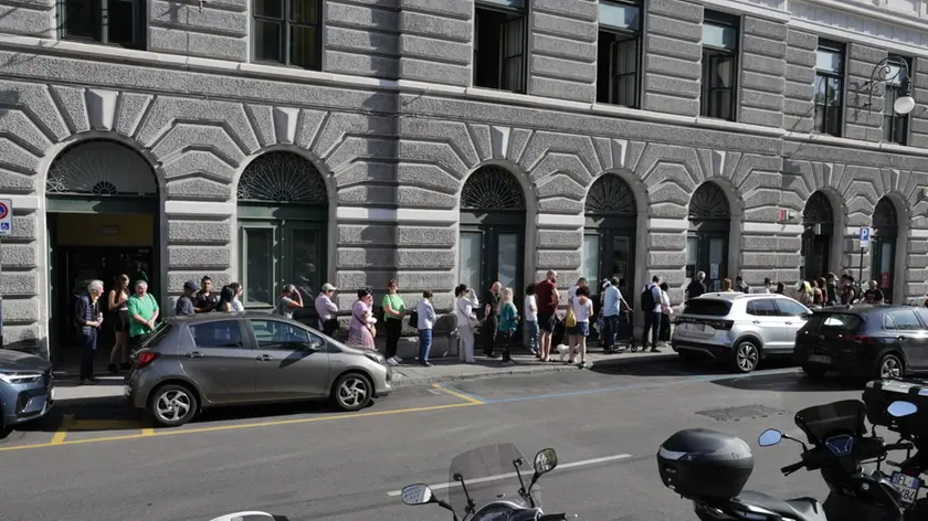 File a Trieste (Foto Lasorte)