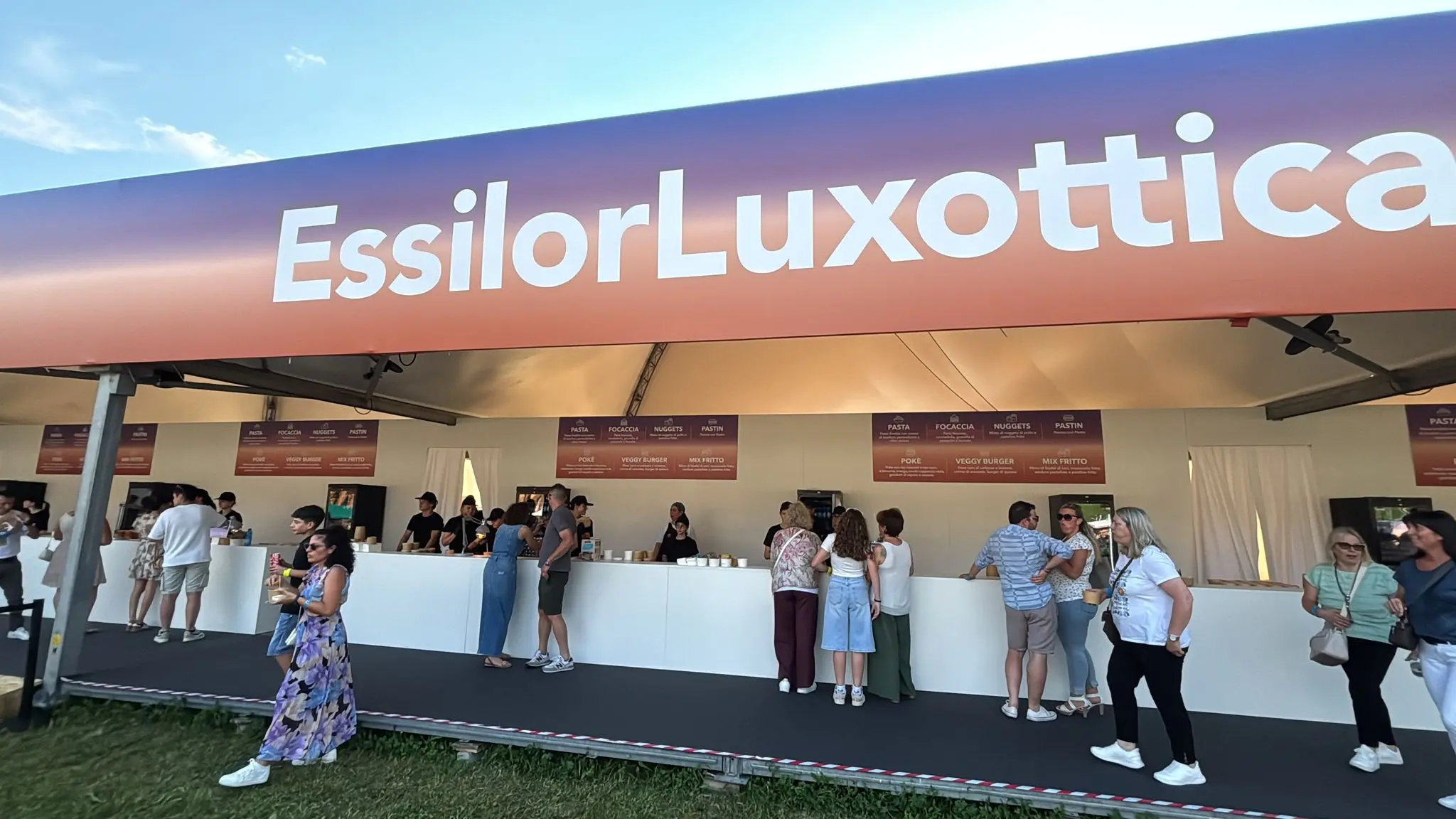 Lo stand alla festa