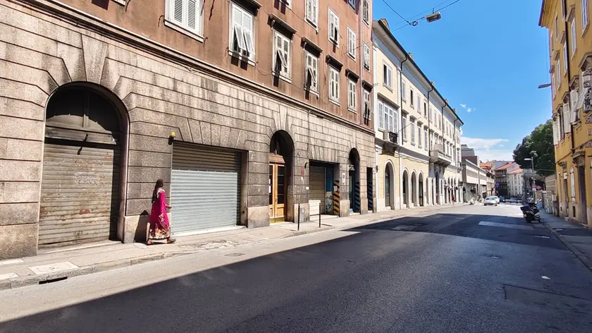 Via Udine, all'altezza del civico 118 dov'è avvenuto l'incidente. Foto di Francesco Bruni