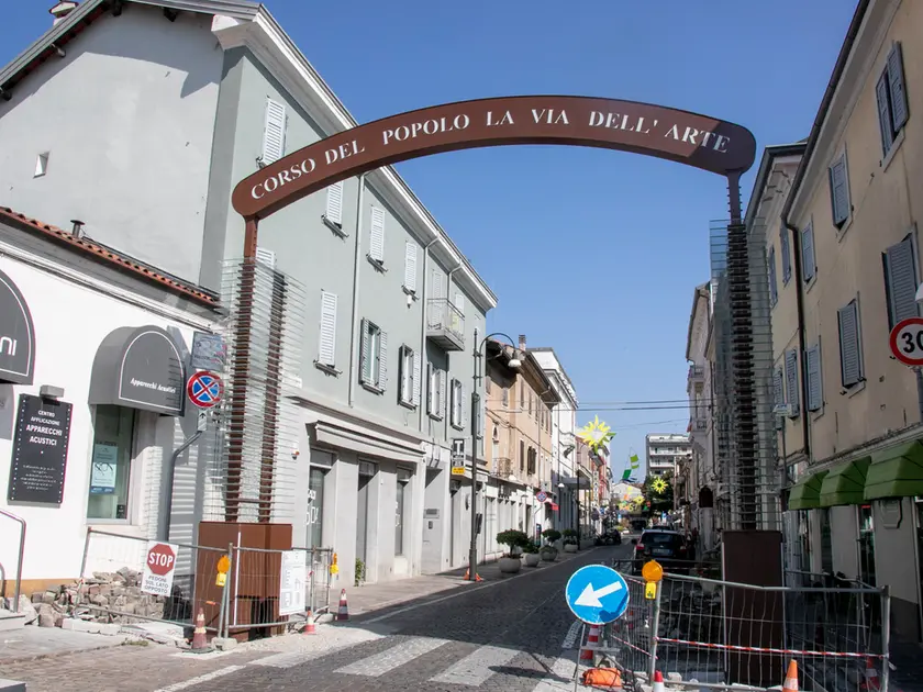 Il portale in corso del Popolo a Monfalcone (foto Katia Bonaventura)