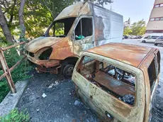 Veicoli incendiati nel comprensorio delle Case dei Puffi