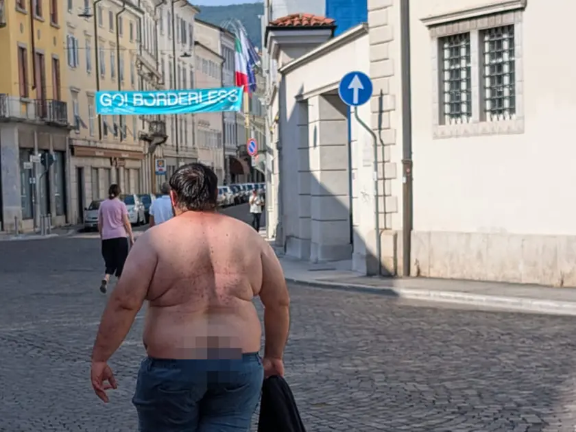 La scena che si è vista nelle scorse ore davanti all'Arcivescovado di Gorizia