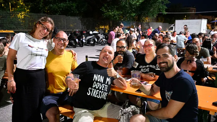 Una tavolata in sagra a Chiarbola (Bruni)