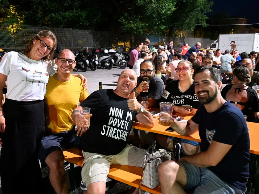 Una tavolata in sagra a Chiarbola (Bruni)