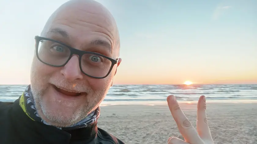 L’ultimo selfie di Lorenzo Pasqual mandato agli amici via chat durante il viaggio in Estonia
