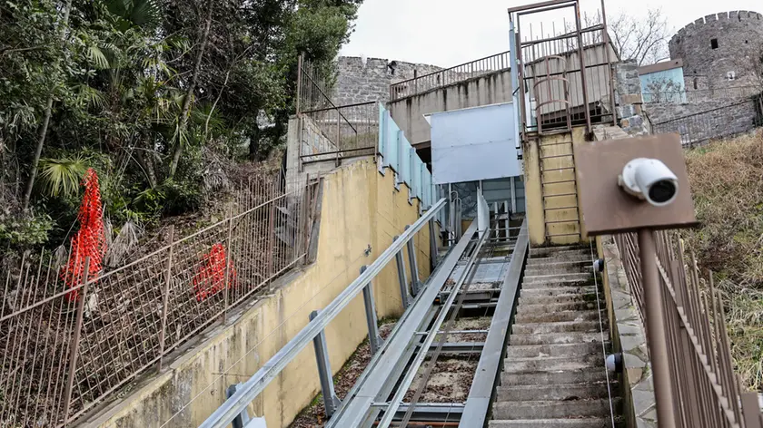 L’ascensore per il Castello funziona ma non si può ancora attivare Foto Daniele Tibaldi