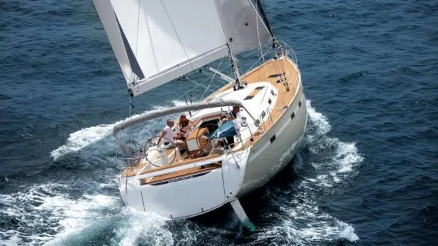 Una barca a vela:per le nuove patenti scatterà la stretta in Croazia