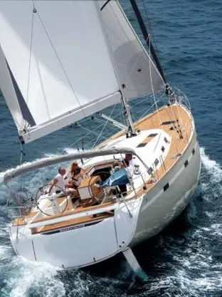 Una barca a vela:per le nuove patenti scatterà la stretta in Croazia