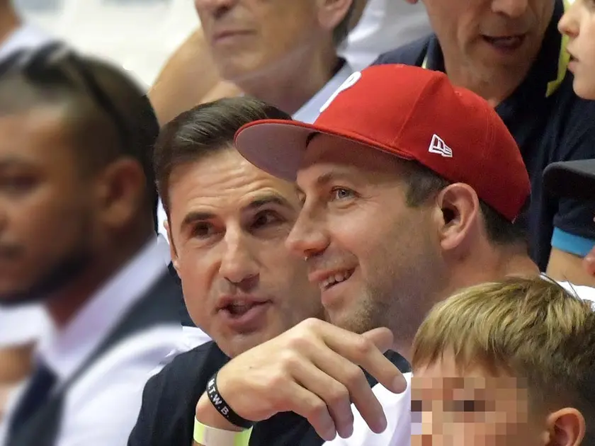 Matiasic e (con il cappellino rosso) il nuovo presidente Connor Barwin. Foto Francesco Bruni