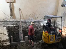 Il sopralluogo della IV Commissione nel cantiere di via Tigor, tra impalcature e scavi archeologici (Bruni)