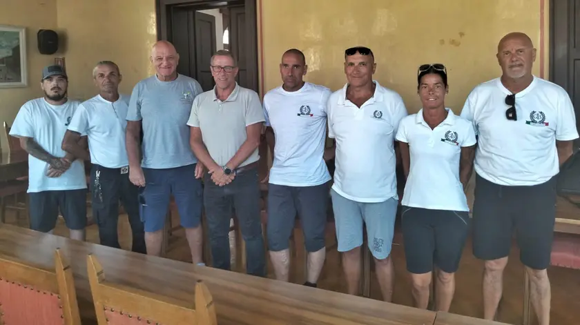 Il gruppo di steward in municipio assieme al sindaco Polidori