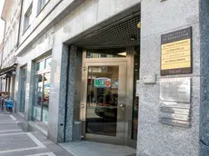 Nella foto a fianco il negozio “La Mela” aperto al posto di una banca in via Duca d’Aosta in centro a Monfalcone. (Bonaventura)