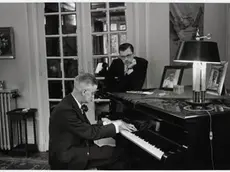 James Joyce suona il piano davanti al figlio Giorgio