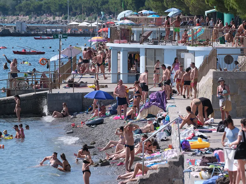 I Topolini presi d'assalto dai bagnanti (Silvano)