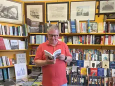 Paolo Bonnes, storico e stimato titolare della libreria Voltapagina di corso Verdi 54 a Gorizia