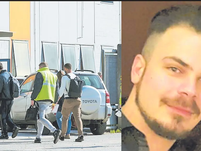 L’ingresso della Aps Arosio Extrusion di Mariano il 23 maggio giorno dell’incidente mortale e, a destra, la vittima Nicholas Nanut Foto Bumbaca