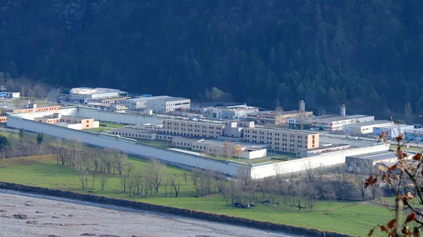 Una vista dall’alto del carcere di Tolmezzo, che dal 1999 al 2026 ha ospitato anche detenuti al 41 bis