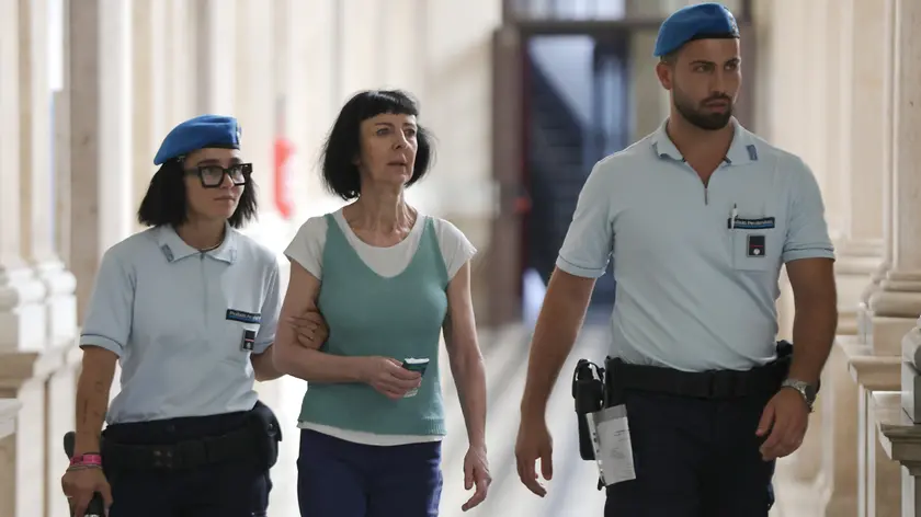 Erika Podmenich scortata in aula Foto Lasorte