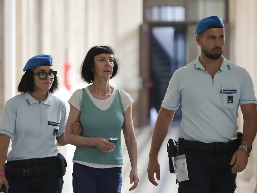 Erika Podmenich scortata in aula Foto Lasorte