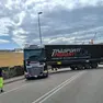 Tir di traverso in via caduti del lavoro