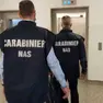 Nella foto d’archivio due carabinieri del Nas impegnati in un’ispezione