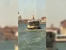 Un fermo immagine della bravata