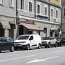 Via Ghega, le file di auto davanti alla gelateria Zampolli