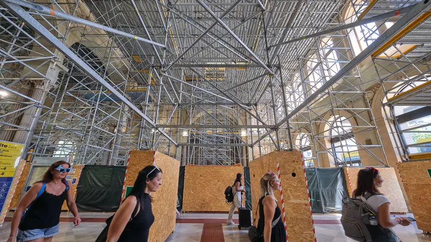 https://images.ilpiccolo.it/view/acePublic/alias/contentid/1s87lt7vm5d5l9jrnpj/0/copia-di-entrata-e-impalcature-alla-stazione-centrale-ph-massimo-silvano.webp?f=16%3A9&amp;w=840