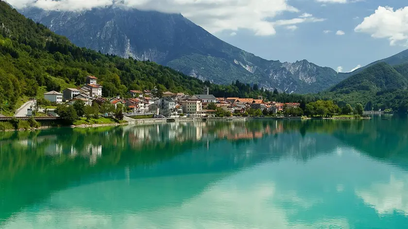 Il lago di Barcis, tra le mete più consigliate dall'intelligenza artificiale