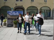 Studenti all’interno del chiostro di Santa Chiara, sede di UniUd (archivio Bumbaca)