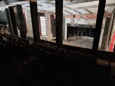 Lo stato delI’auditorium nel palazzo della questura, tra via del Teatro Romano e via di Tor Bandena