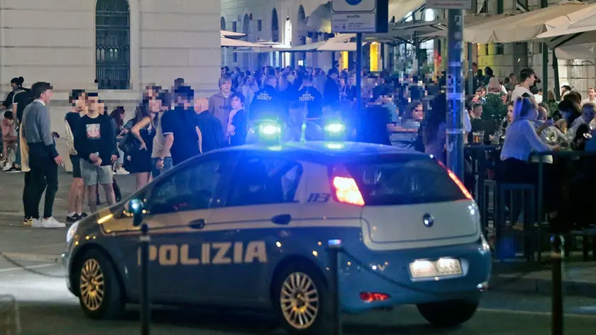 La polizia in una delle zone della movida a Trieste