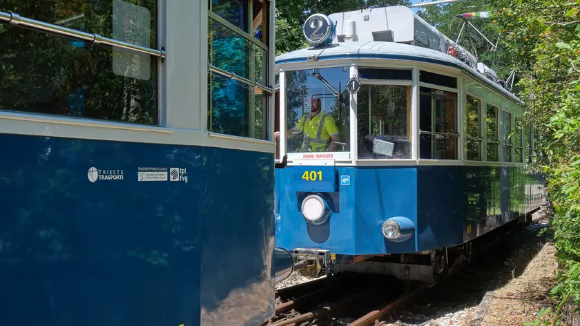 Due vetture del tram di Opicina (Silvano)