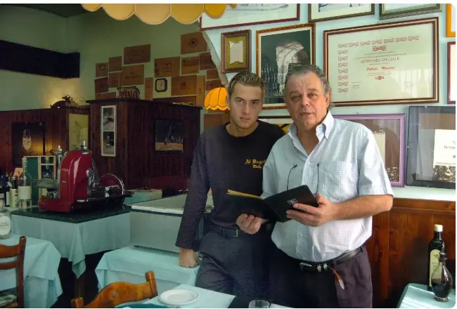 In una foto d'archivio Gianni e suo figlio Roberto al ristorante "Il bagatto" (foto Bruni)