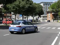 La Volante in partenza dal Commissariato di via Foscolo (foto Katia Bonaventura)
