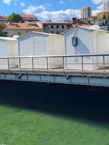 Il ponte pedonale sulla Fiumara a Fiume
