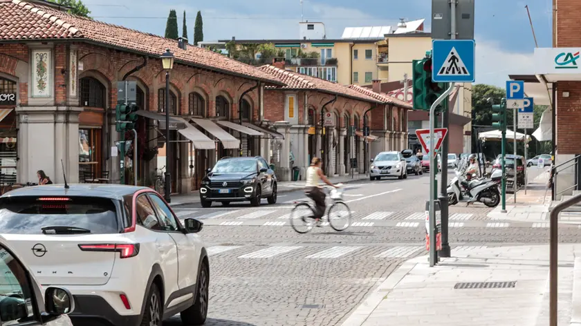 Uno scorcio di via Boccaccio: da martedì iniziano i lavori (Foto Tibaldi)